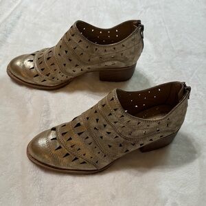 Sonoma Size 7 Ankle Boots w/ Back Zipper.  “Hammered” gold color w/ cut-outs